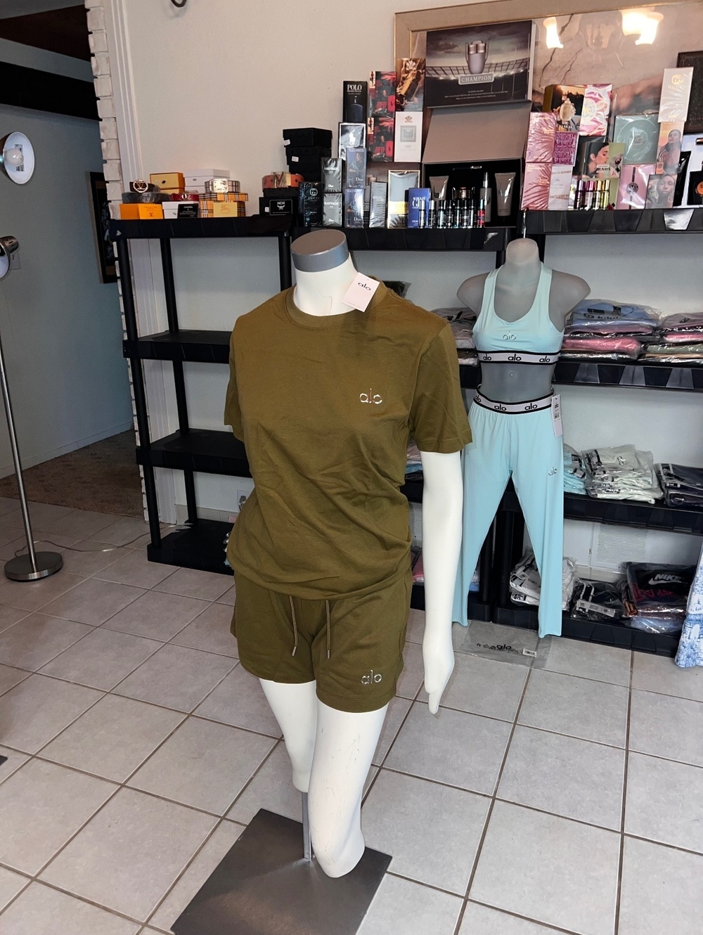 Women’s ALO short/shirt sets small